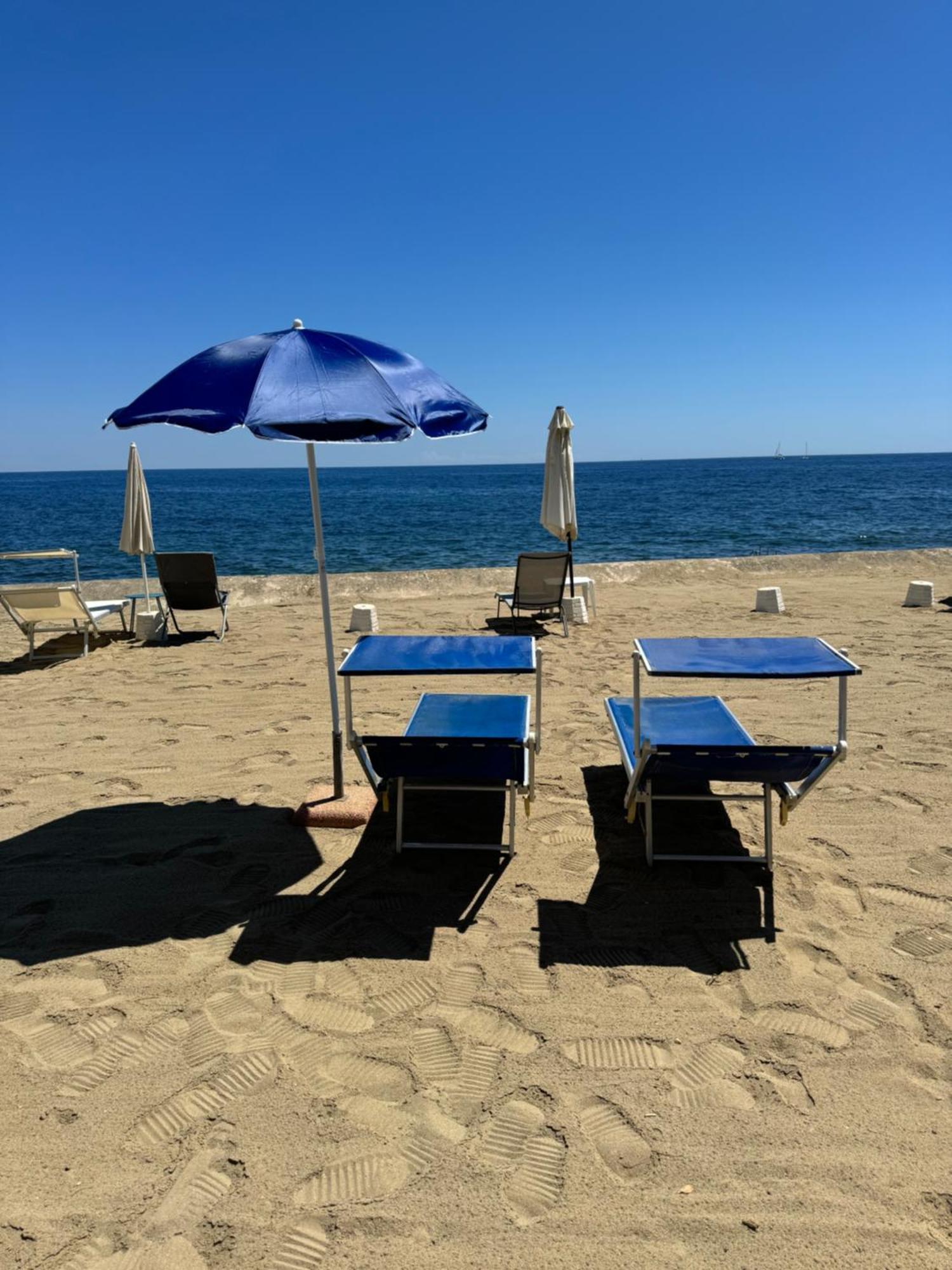 Tirrenia Beach House - Sea Front With Private Beach Sanremo Eksteriør bilde
