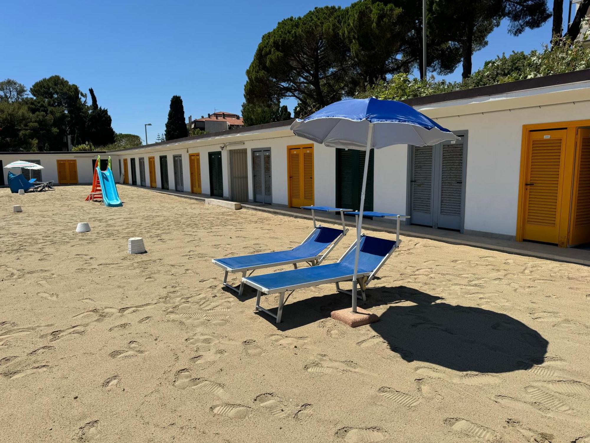 Tirrenia Beach House - Sea Front With Private Beach Sanremo Eksteriør bilde